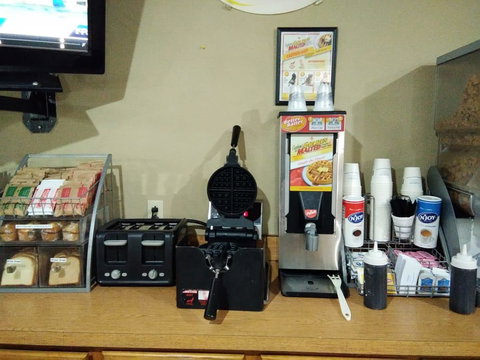 Super 8 By Wyndham Ankeny/Des Moines Area - LBG 5