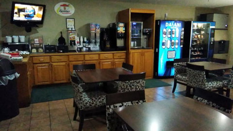 Super 8 By Wyndham Ankeny/Des Moines Area - LBG 3