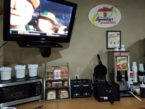 Super 8 By Wyndham Ankeny/Des Moines Area - LBG 4