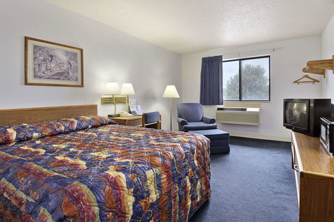 Super 8 By Wyndham Ankeny/Des Moines Area - LBG 16