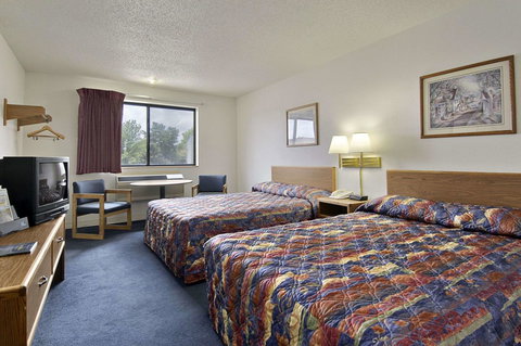 Super 8 By Wyndham Ankeny/Des Moines Area - LBG 18