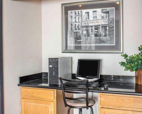 Econo Lodge Ames - LBG 30