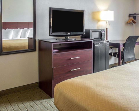 Econo Lodge Ames - LBG 21