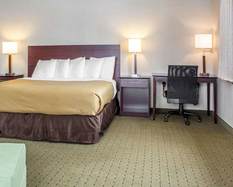 Econo Lodge Ames - LBG 6