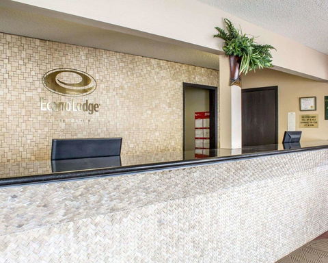 Econo Lodge Ames - LBG 24