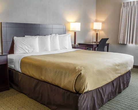 Econo Lodge Ames - LBG 27