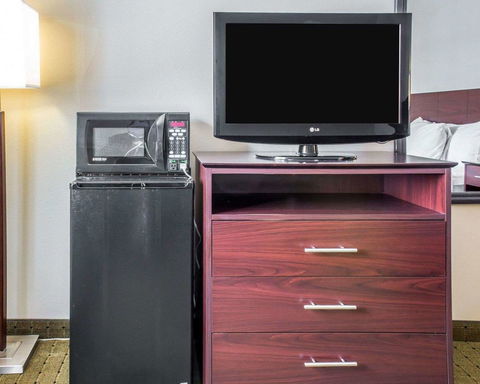 Econo Lodge Ames - LBG 12
