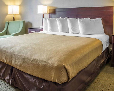 Econo Lodge Ames - LBG 18