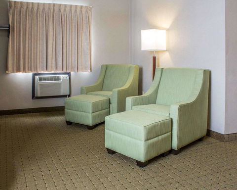 Econo Lodge Ames - LBG 19