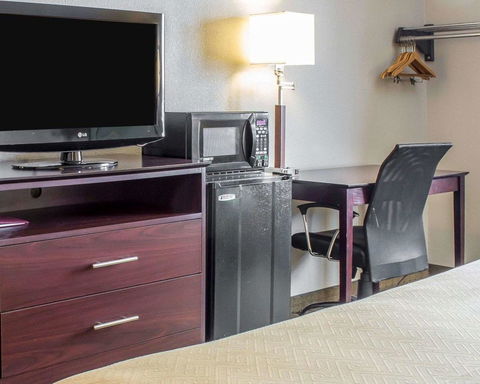 Econo Lodge Ames - LBG 5