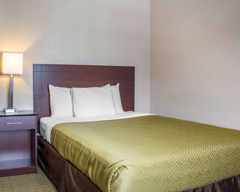 Econo Lodge Ames - LBG 23