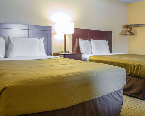 Econo Lodge Ames - LBG 15