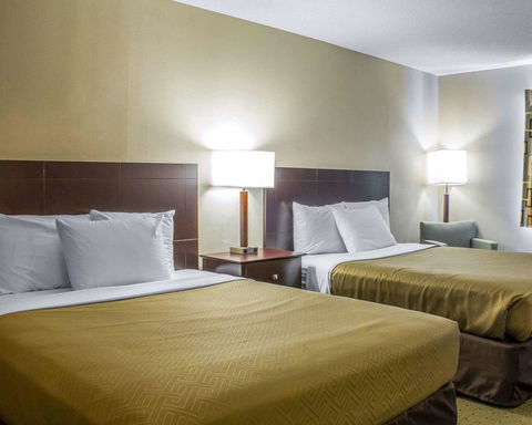 Econo Lodge Ames - LBG 22