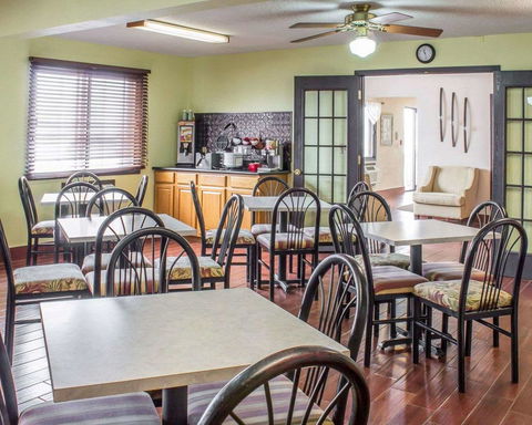 Econo Lodge Ames - LBG 4