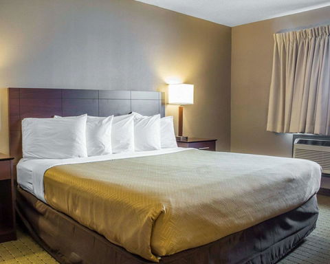Econo Lodge Ames - LBG 9