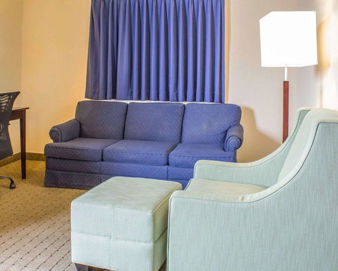 Econo Lodge Ames - LBG 17
