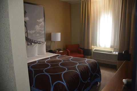 Super 8 By Wyndham Altoona - LBG 7