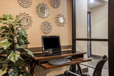 Super 8 By Wyndham Altoona - LBG 30