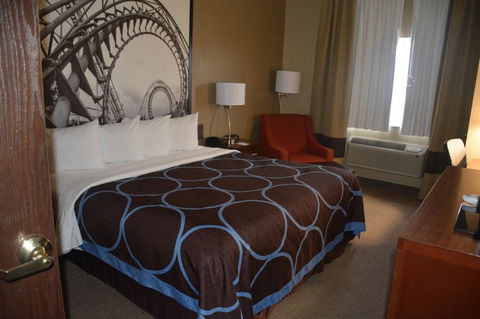 Super 8 By Wyndham Altoona - LBG 4