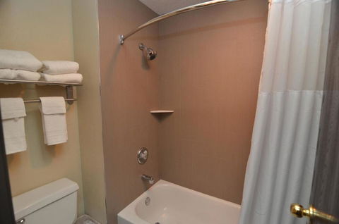 Super 8 By Wyndham Altoona - LBG 28