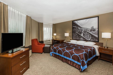 Super 8 By Wyndham Altoona - LBG 12