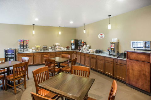 Super 8 By Wyndham Altoona - LBG 33