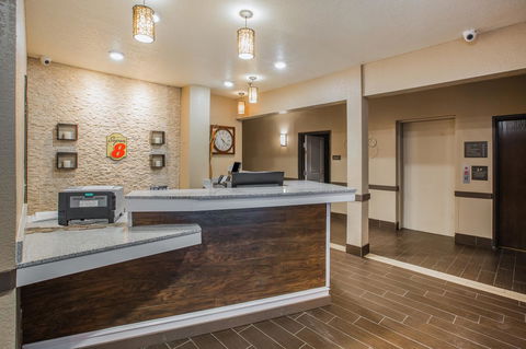 Super 8 By Wyndham Altoona - LBG 16