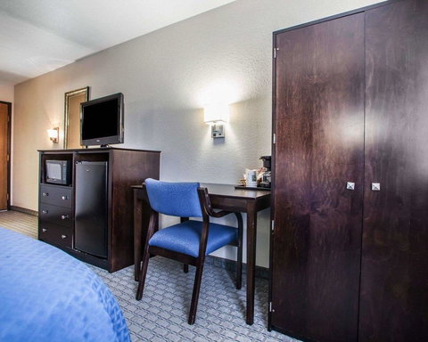 Quality Inn & Suites Ankeny - LBG 15