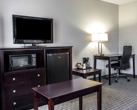 Quality Inn & Suites Ankeny - LBG 28
