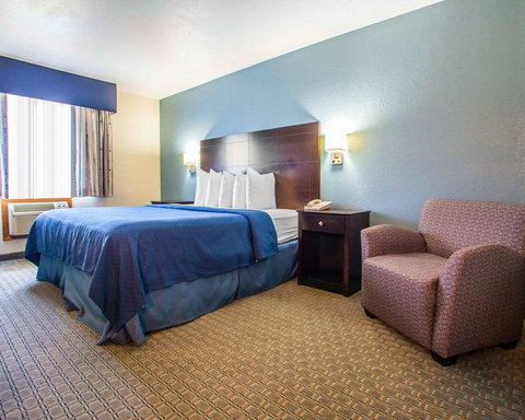 Quality Inn & Suites Ankeny - LBG 17