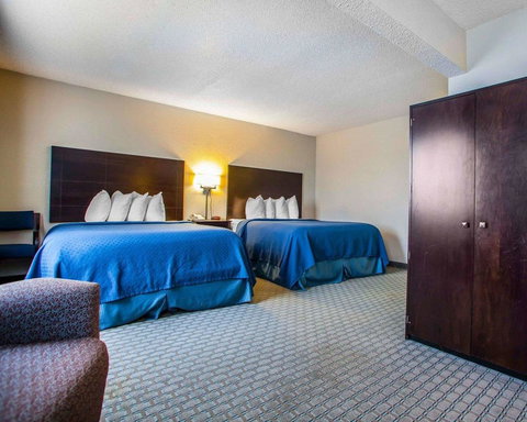Quality Inn & Suites Ankeny - LBG 11
