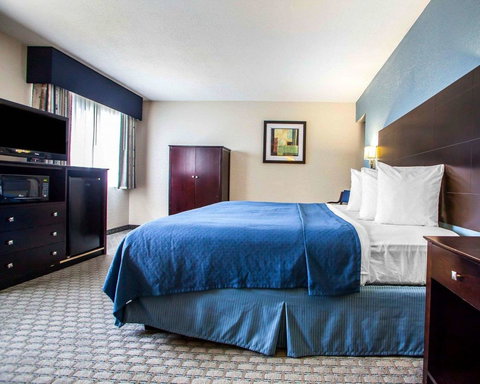 Quality Inn & Suites Ankeny - LBG 30