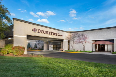 DoubleTree By Hilton Lawrence - LBG 0