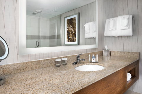 DoubleTree By Hilton Lawrence - LBG 7