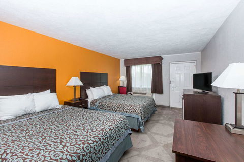 Days Inn By Wyndham Hays - LBG 2