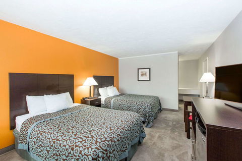 Days Inn By Wyndham Hays - LBG 14