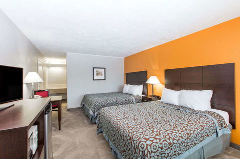 Days Inn By Wyndham Hays - LBG 13