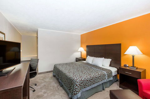 Days Inn By Wyndham Hays - LBG 5