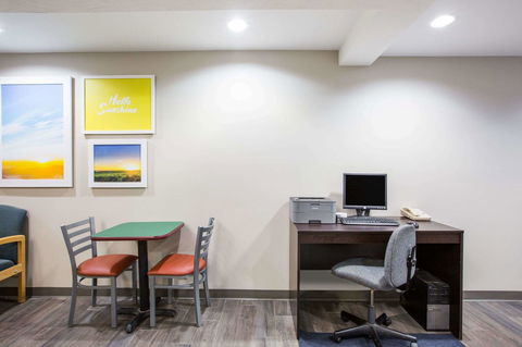 Days Inn By Wyndham Hays - LBG 7