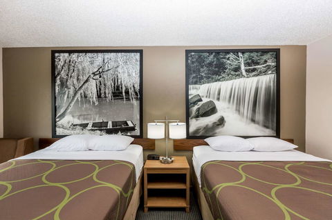 Super 8 By Wyndham Hays KS - LBG 0