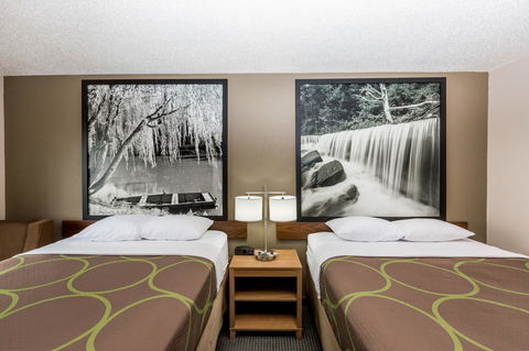 Super 8 By Wyndham Hays KS - LBG 10