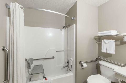 Super 8 By Wyndham Hays KS - LBG 25