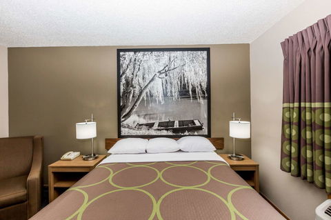 Super 8 By Wyndham Hays KS - LBG 20