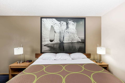 Super 8 By Wyndham Hays KS - LBG 15