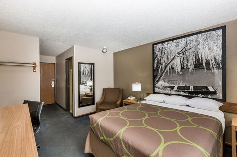 Super 8 By Wyndham Hays KS - LBG 6