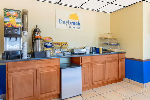 Days Inn By Wyndham Great Bend - LBG 7