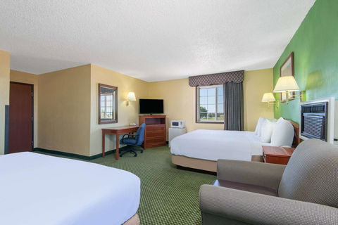 Days Inn By Wyndham Great Bend - LBG 15
