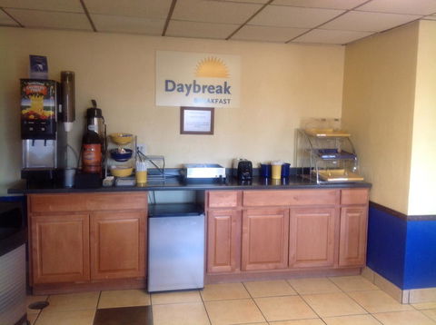 Days Inn By Wyndham Great Bend - LBG 1