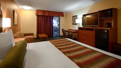 Best Western Angus Inn - LBG 19