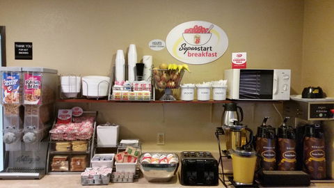 Super 8 By Wyndham Dodge City - LBG 8